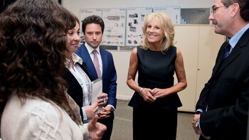 Jill Biden recibió a 300