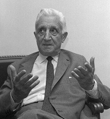 Arturo Illia (AP)