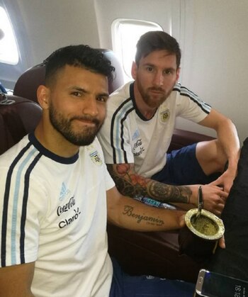 Agüero y Messi, en una viaje con la selección argentina