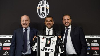 Dani Alves tenía contrato hasta