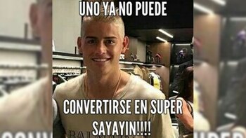 Con el pelo rubio, James