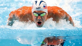 El nadador Michael Phelps portará