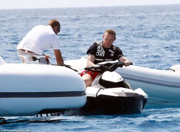 Rooney marcó de penal su