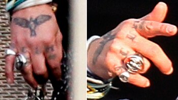 En los nudillos llevaba la