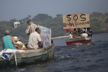 Pescadores protestan contra la contaminación