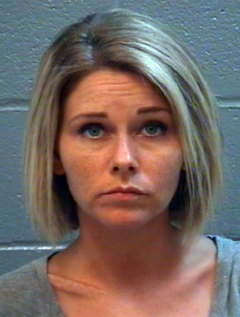 Rachel Lenhardt al ser detenida.