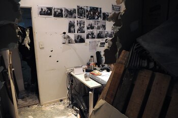 Trabajadores del diario Tiempo Argentino y Radio América fueron desalojados este domingo a la madrugada del edificio que ambos medios ocupan en el barrio de Palermo por un grupo de desconocidos que tomaron las instalaciones del lugar (Télam)