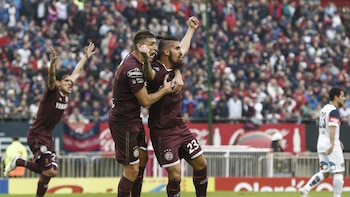 Con Guillermo Barros Schelotto, Benítez