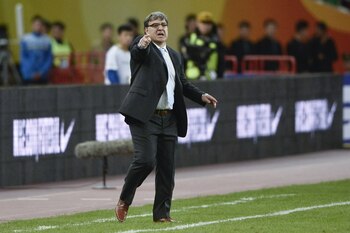El primer golpe del técnico rosarino fue en el Superclásico de las Américas. Perdió con Brasil 2 a 0