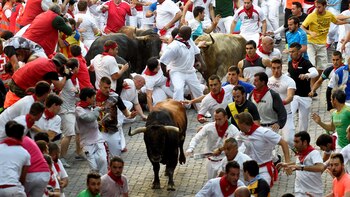 El Encierro es el acto central de los Sanfermines y convierte a estas fiestas en un espectáculo inimaginable en cualquier otro lugar del mundo (REUTERS)