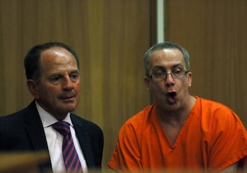 Adonis Losada se dirige al