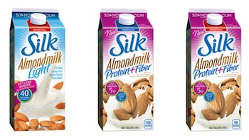 Silk, propiedad de WhiteWave Foods, tiene varios tipos de leche de almendra en su lista de productos