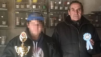 Vecino, con su último premio por sus canarios.