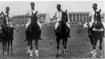 1924: El equipo argentino de Polo obtiene la primera medalla de oro olímpica en los Juegos de París. Cuatro años más tarde repetirán el logro en los Juegos Olímpicos de Ámsterdam 1928