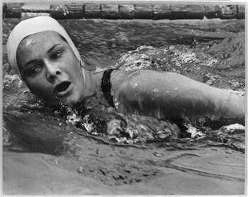 1936: Jeanette Campbell es la primera mujer argentina medallista. Logra la presea de plata en Natación en los Juegos Olímpicos de Berlín