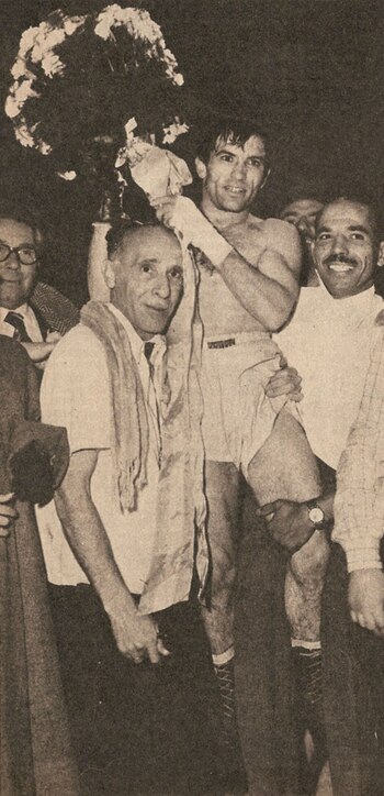 1954: Pascual Pérez se convierte en el primer boxeador argentino campeón del mundo. Logró el título en Japón y frente al local Yoshio Shirai. Además, obtuvo la medalla de oro olímpica en los Juegos de Londres de 1948