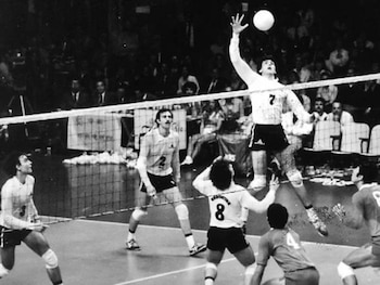 1982: El seleccionado de voleibol obtiene la medalla de bronce en el Mundial de 1982 que se disputó en Buenos Aires. Fue uno de los logros más importantes que logró el vóley nacional. Además, en 1988 se quedó con en el bronce en los Juegos Olímpicos de Seúl