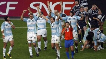 2007: La selección argentina de rugby, Los Pumas finalizaron en la tercera colocación del Mundial de Rugby de Francia al vencer por 34 a 10 al local en el Parque de los Príncipes. Fue uno de los logros más importantes para el deporte de la pelota ovalada