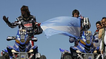 2010: Marcos Patronelli, a bordo de un cuatriciclo, se convirtió en el primer argentino en ganar el Rally Dakar. Su hermano Alejandro finalizó segundo