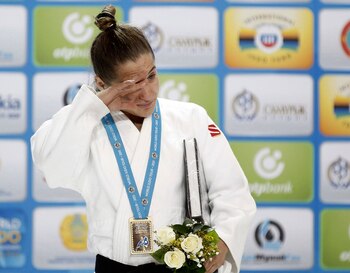 2015: La judoca argentina Paula Pareto consiguió la medalla de oro en el Mundial de Astana, Kazajistán, al vencer a la japonesa Asami. Fue en la categoría hasta 48 kilos (EFE)