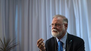 Manguel definió a los empleados