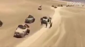 Los soldados iraquíes saludan a