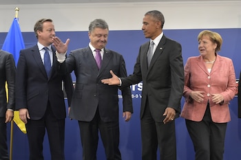 Los mandatarios Petro Poroshenko y