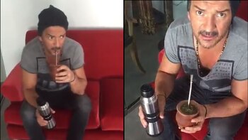 Arjona aprende a cebar mate