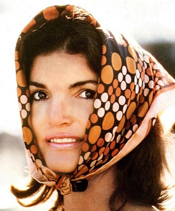 Jakice Kennedy luciendo el foulard