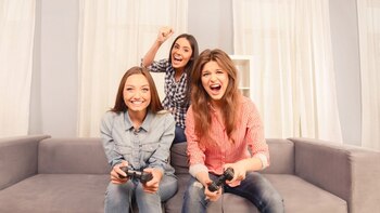 Las mujeres superan o igual