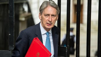 El ministro de Finanzas Philip