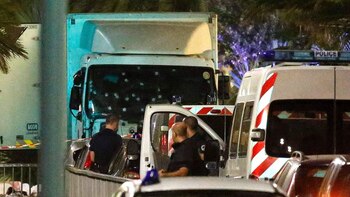 Policías trabajan en la zona