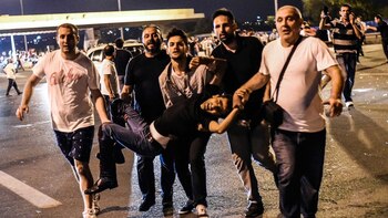 Víctimas de los enfrentamientos en el intento de golpe de Estado en Turquía (AFP)