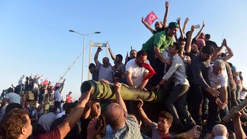 Los turcos se subieron arriba