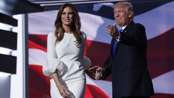 Trump, junto a su esposa,