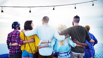 Tinder Social permitirá conectar a