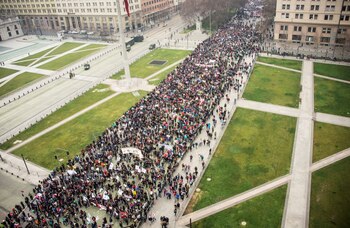 Más de 100.000 macharon por la avenida Alameda (AFP)