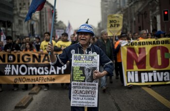 Los manifestantes acusan recibir jubilaciones pro debajo del sueldo mínimo(AFP)