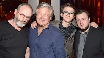 Conleth Hill (en el centro)