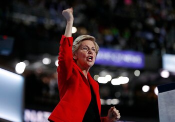 Elizabeth Warren durante la Convención Nacional Demócrata en 2016 (AP/Carolyn Kaster)