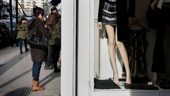 Piernas extremadamente largas y delgadas,