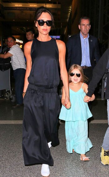 Por un lado, Victoria vistió