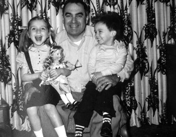 Hillary Rodham, junto a su