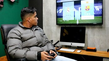 Wendell Lira confía en su destreza dentro de los campos virtuales (Eduardo Deconto/GloboEsporte.com)