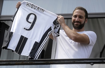 Gonzalo Higuaín pasó de Napoli