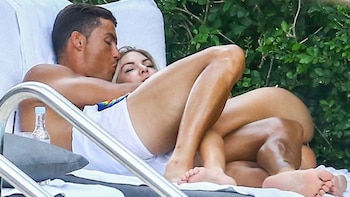 Cristiano lleno de besos a