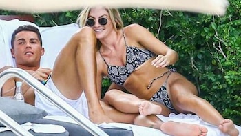 Cassandre Davis pasó el día acostada junto