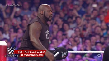 Shaquille O’Neal arriba del cuadrilatero