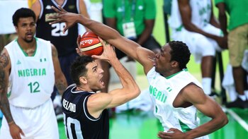 Carlos Delfino intenta frente a