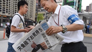 Entre un 80 y un 90 por ciento de los japoneses entenderían que Akihito renuncie a su cargo por problemas de salud (AFP)